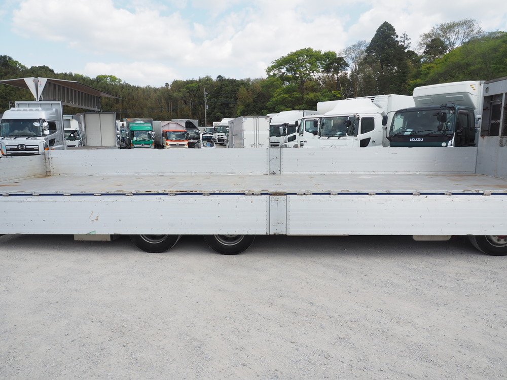 いすゞ ギガ 平ボディ 大型 QKG-CYJ77B 年式 H28[写真15]