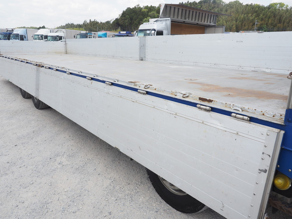 いすゞ ギガ 平ボディ 大型 QKG-CYJ77B 年式 H28[写真17]