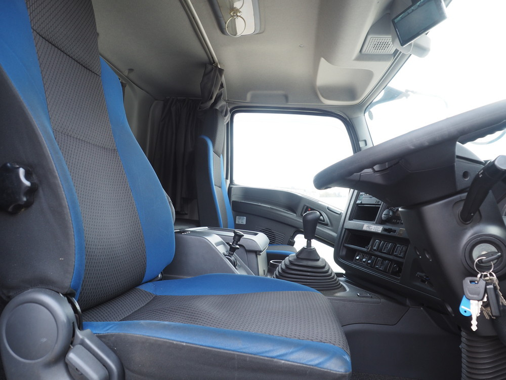 いすゞ ギガ 平ボディ 大型 QKG-CYJ77B 年式 H28[写真29]