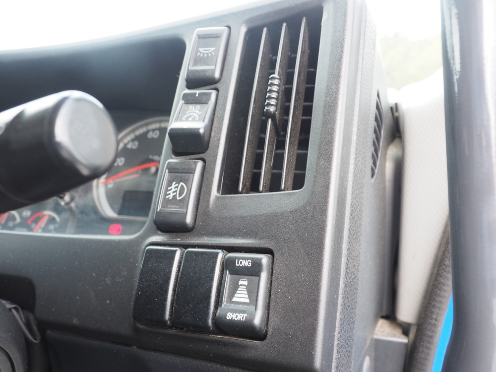 いすゞ ギガ 平ボディ 大型 QKG-CYJ77B 年式 H28[写真36]