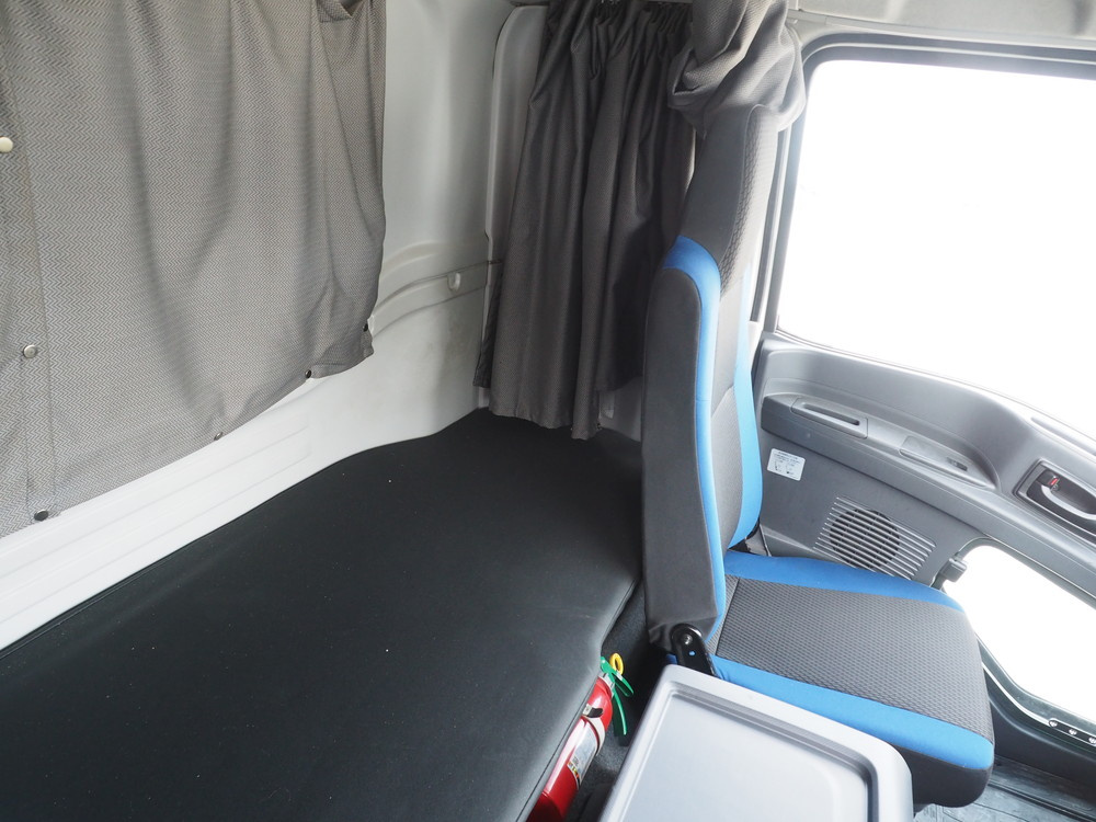 いすゞ ギガ 平ボディ 大型 QKG-CYJ77B 年式 H28[写真43]