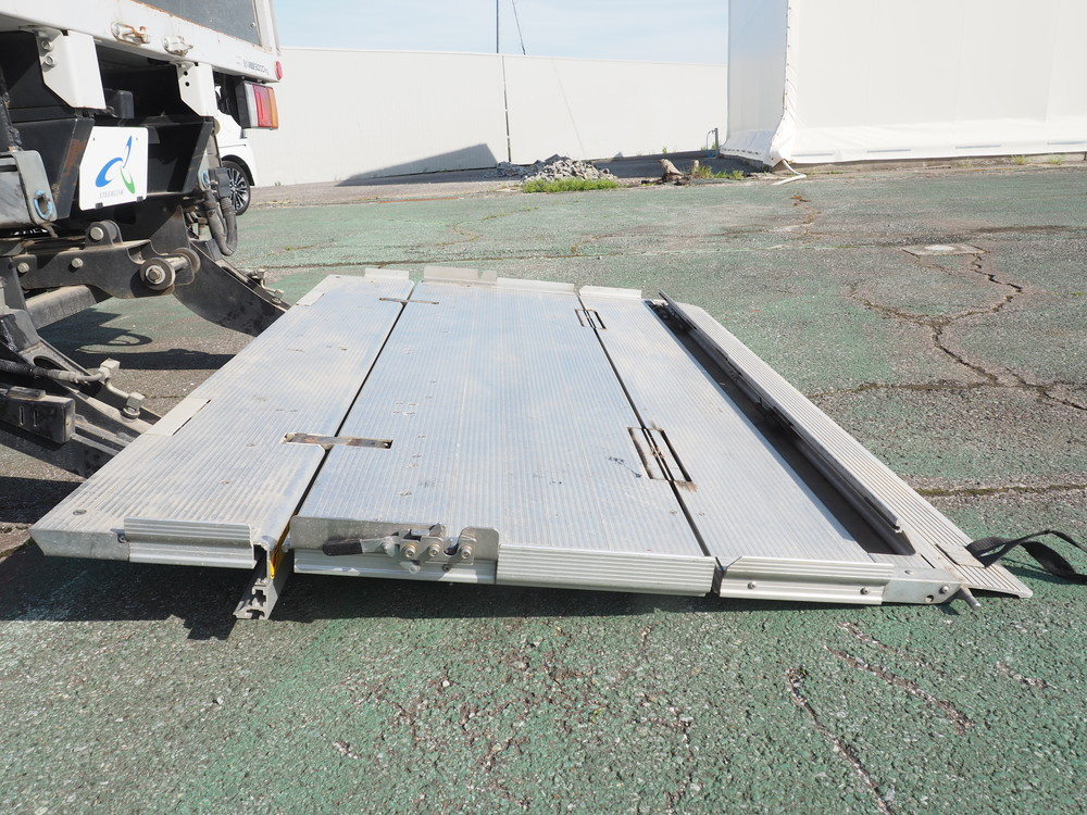 いすゞ エルフ バン車 小型 TPG-NPR85AN 年式 H27[写真20]