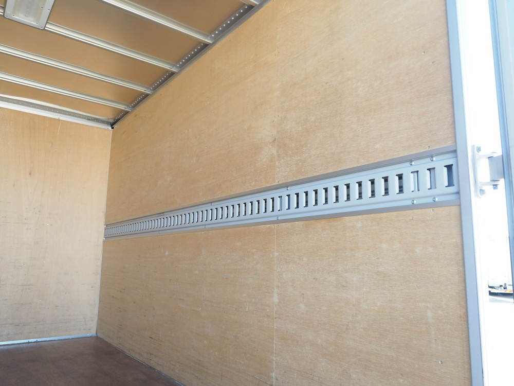 いすゞ エルフ バン車 小型 TRG-NLR85AN 年式 H27[写真24]