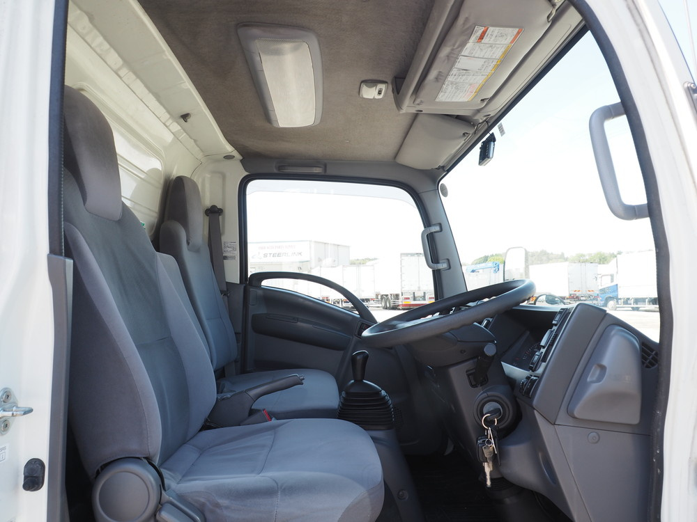 いすゞ エルフ バン車 小型 TRG-NLR85AN 年式 H27[写真29]