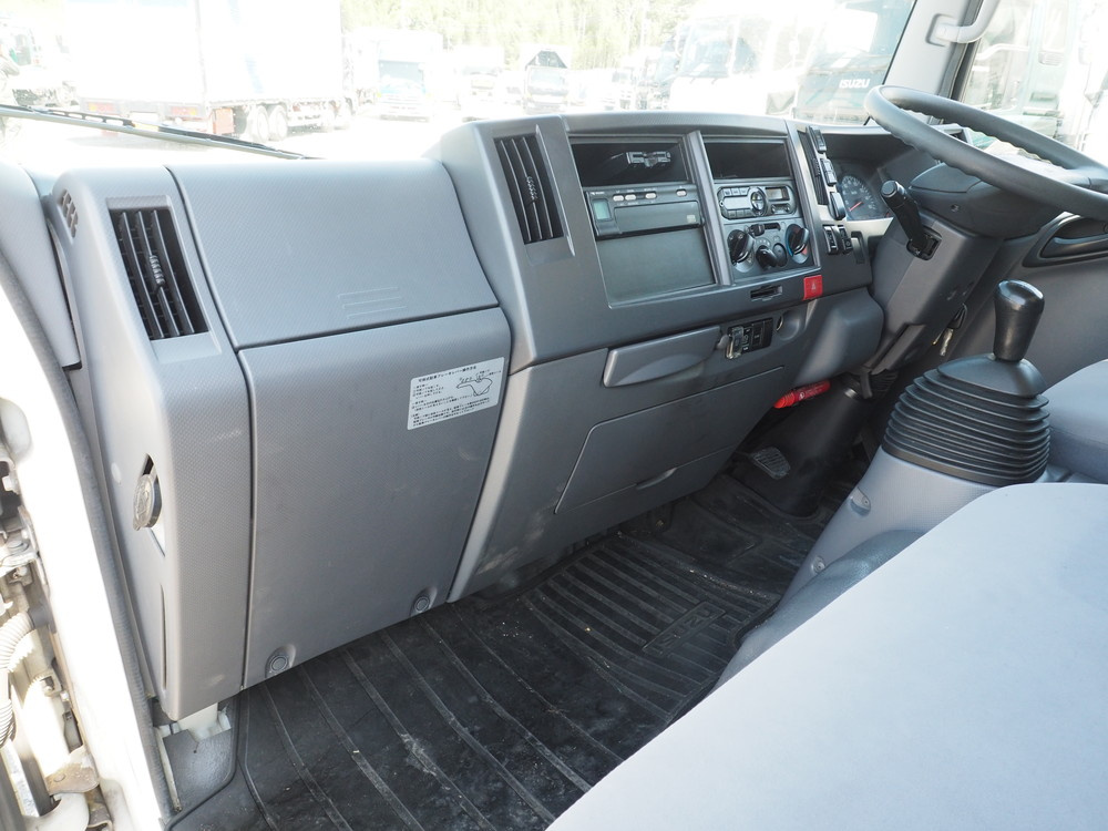 いすゞ エルフ バン車 小型 TRG-NLR85AN 年式 H27[写真36]