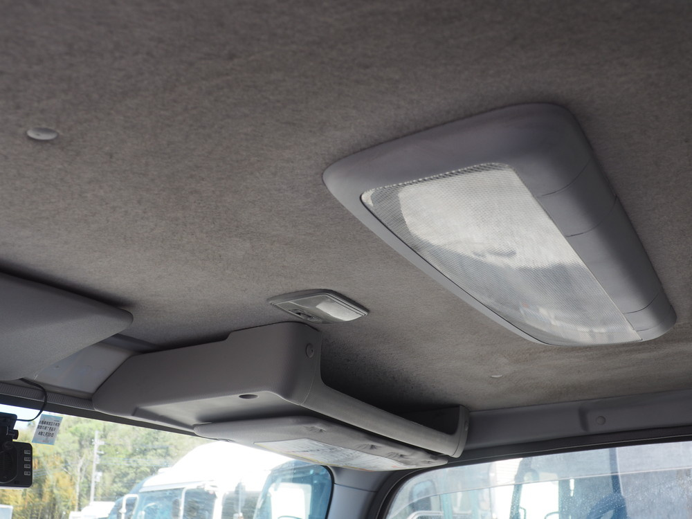 いすゞ エルフ バン車 小型 TRG-NLR85AN 年式 H27[写真37]