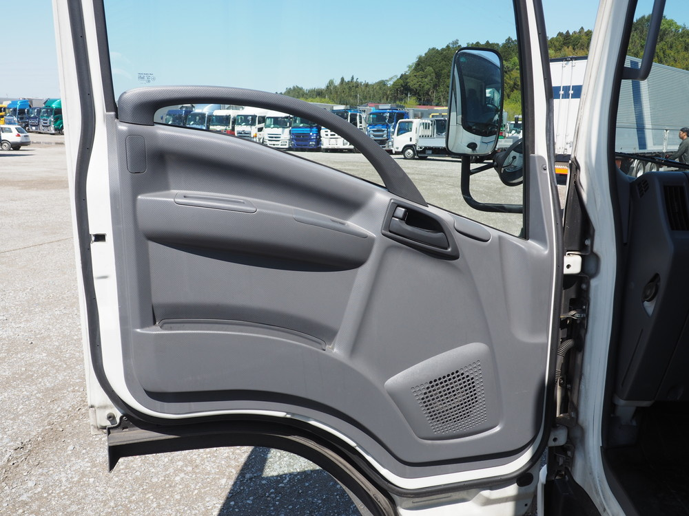 いすゞ エルフ バン車 小型 TRG-NLR85AN 年式 H27[写真39]