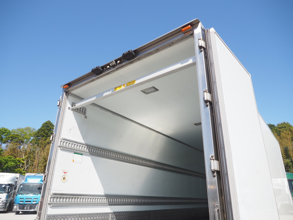 いすゞ フォワード 冷凍バン 中型 PDG-FRR34T2 年式 H22[写真20]