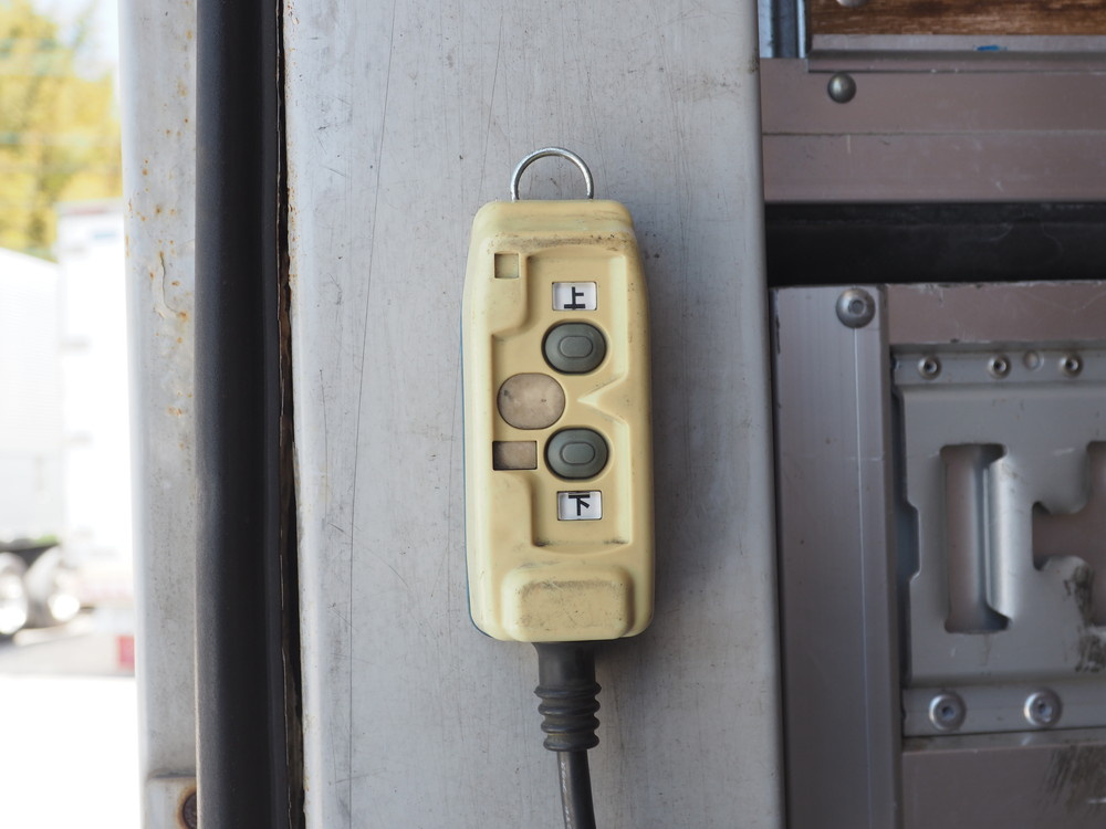 いすゞ フォワード ウイング車 中型 PKG-FRR90S2 年式 H23[写真31]