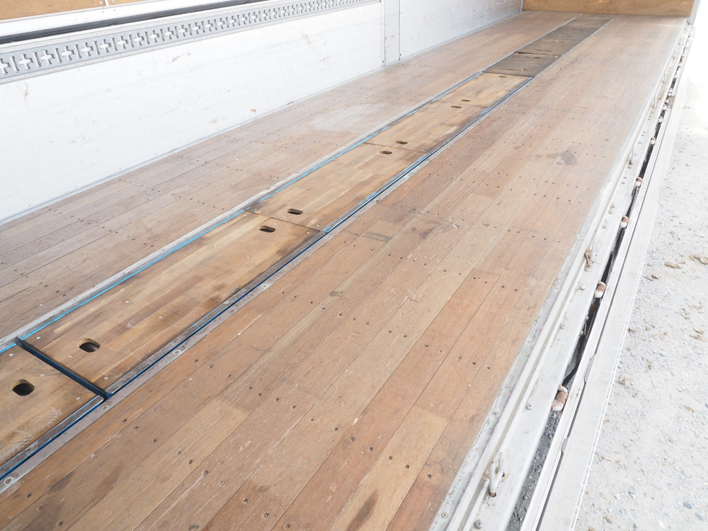 いすゞ ギガ ウイング車 大型 PDG-CYJ77W8 年式 H20[写真24]