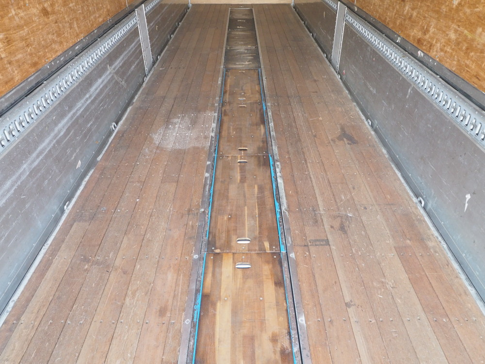 いすゞ ギガ ウイング車 大型 PDG-CYJ77W8 年式 H20[写真27]