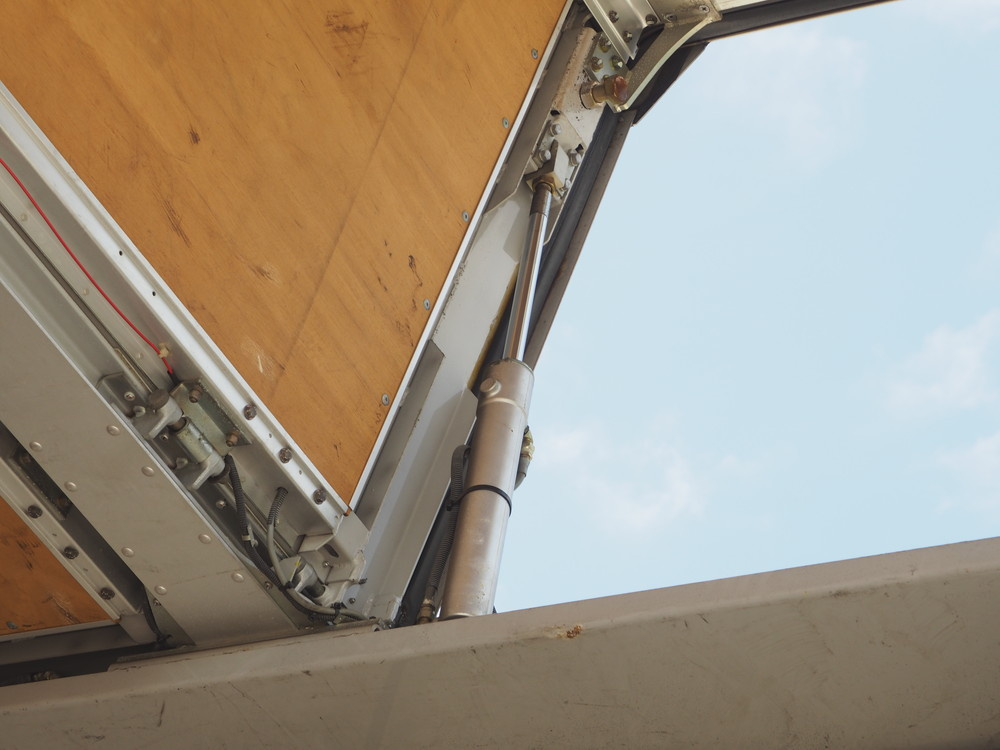 いすゞ ギガ ウイング車 大型 PDG-CYJ77W8 年式 H20[写真20]