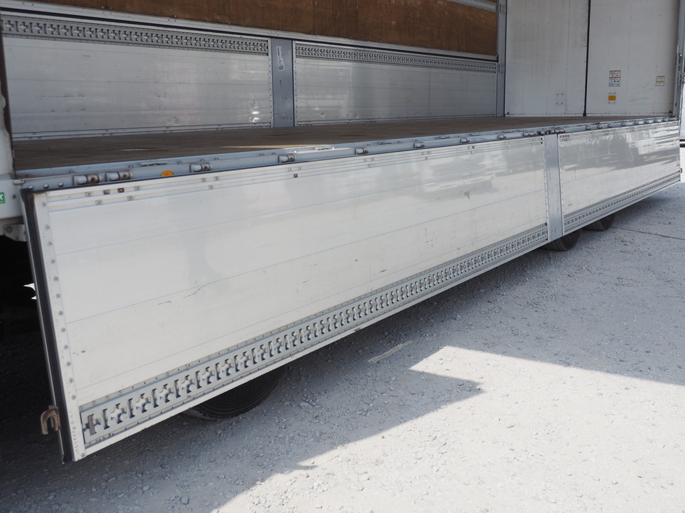 いすゞ ギガ ウイング車 大型 QKG-CYJ77A 年式 H27[写真34]