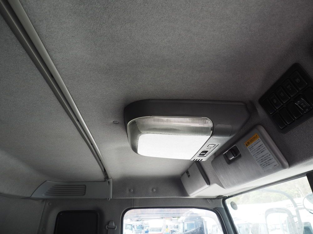 いすゞ ギガ ウイング車 大型 QKG-CYJ77A 年式 H27[写真63]