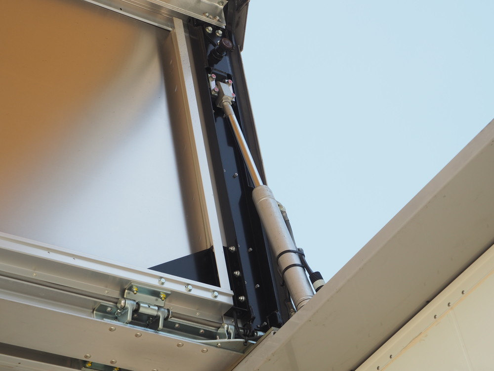 いすゞ ギガ ウイング車 大型 QKG-CYJ77B 年式 H28[写真18]