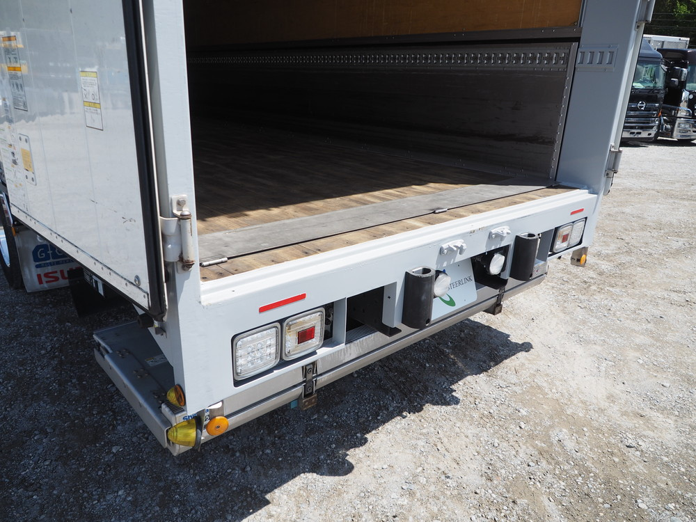 いすゞ ギガ ウイング車 大型 QKG-CYJ77B 年式 H28[写真28]