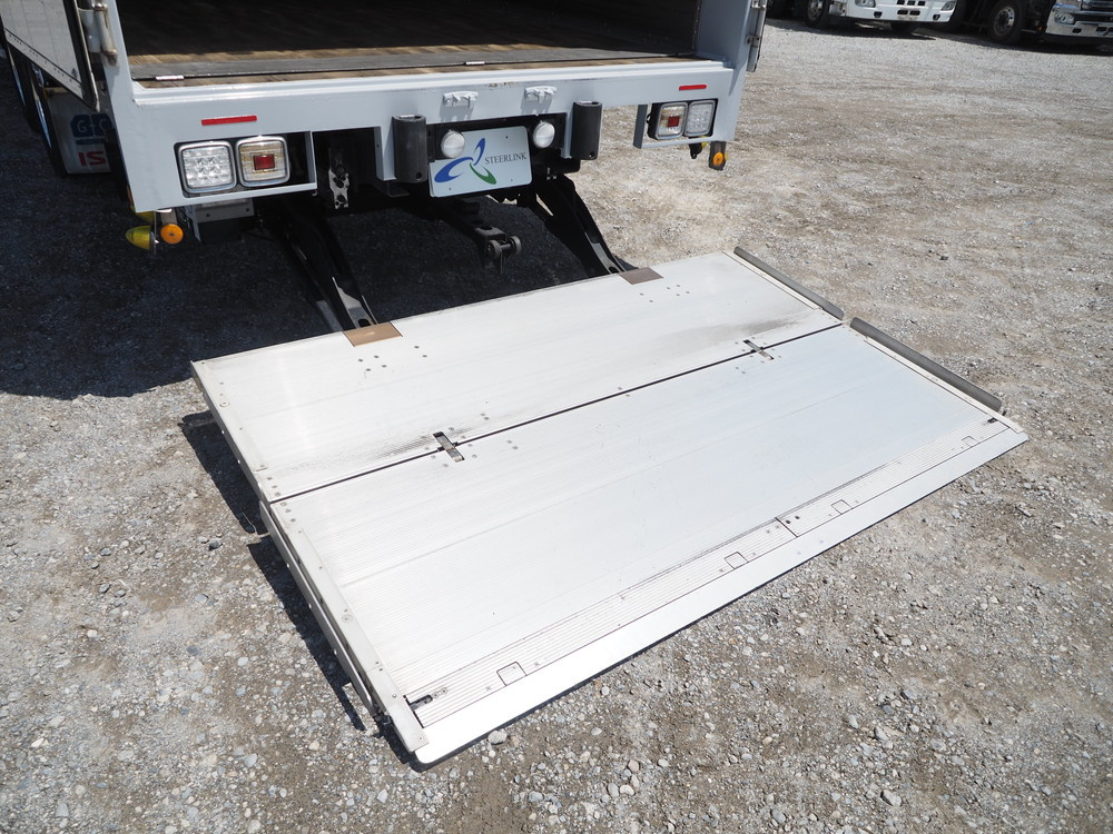 いすゞ ギガ ウイング車 大型 QKG-CYJ77B 年式 H28[写真30]