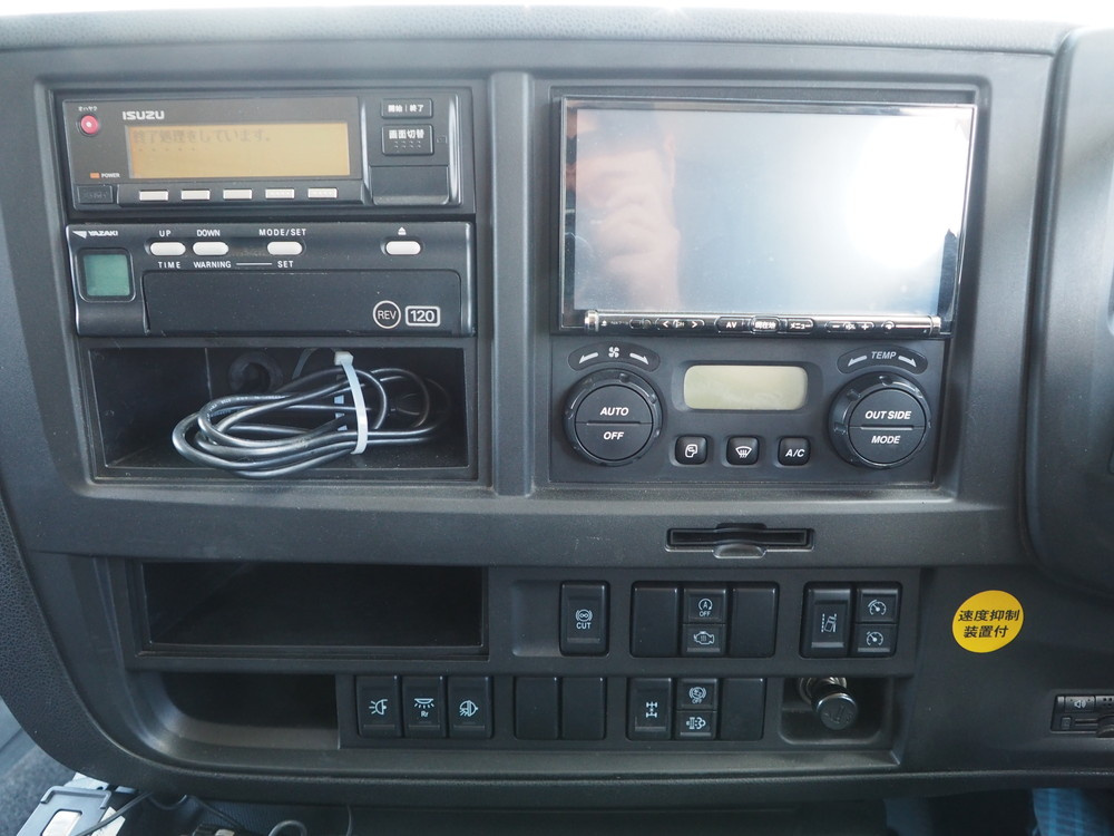 いすゞ ギガ ウイング車 大型 QKG-CYJ77B 年式 H28[写真40]