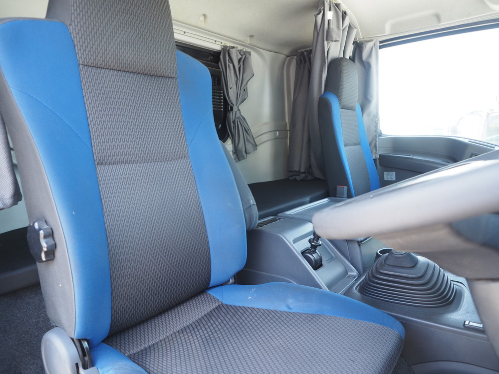 いすゞ ギガ ウイング車 大型 QKG-CYJ77B 年式 H28[写真35]