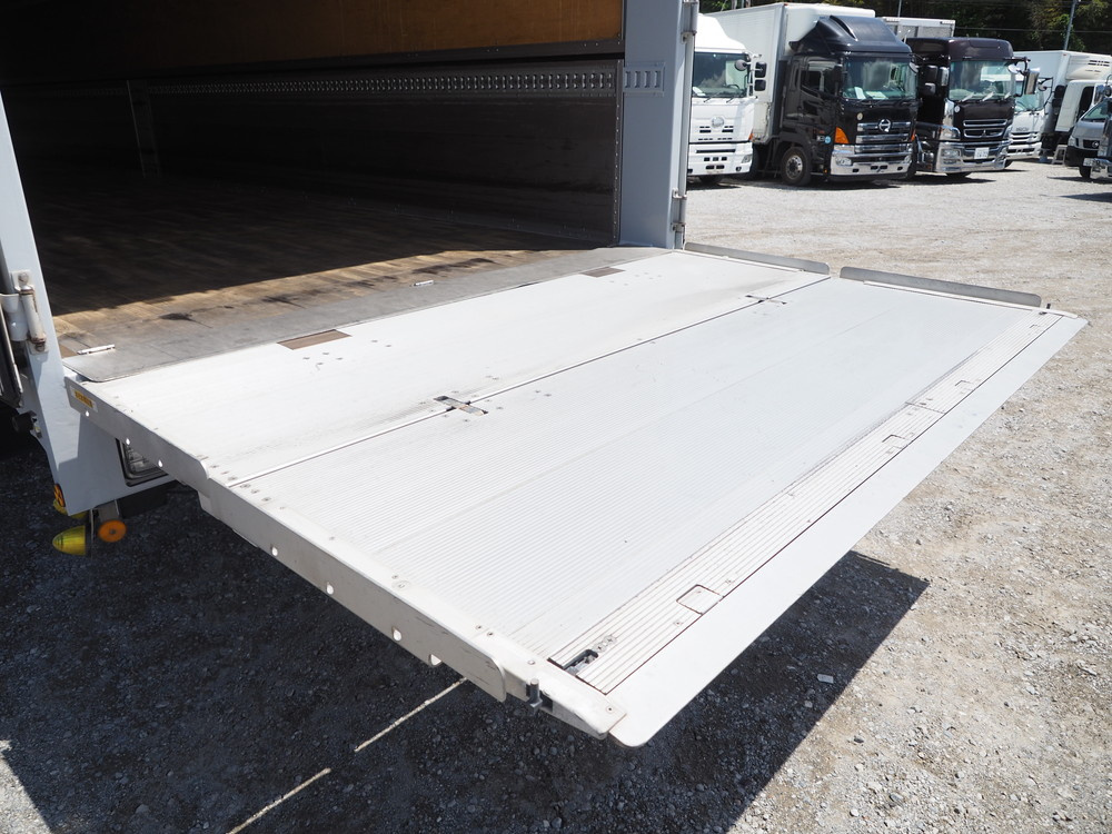 いすゞ ギガ ウイング車 大型 QKG-CYJ77B 年式 H28[写真31]