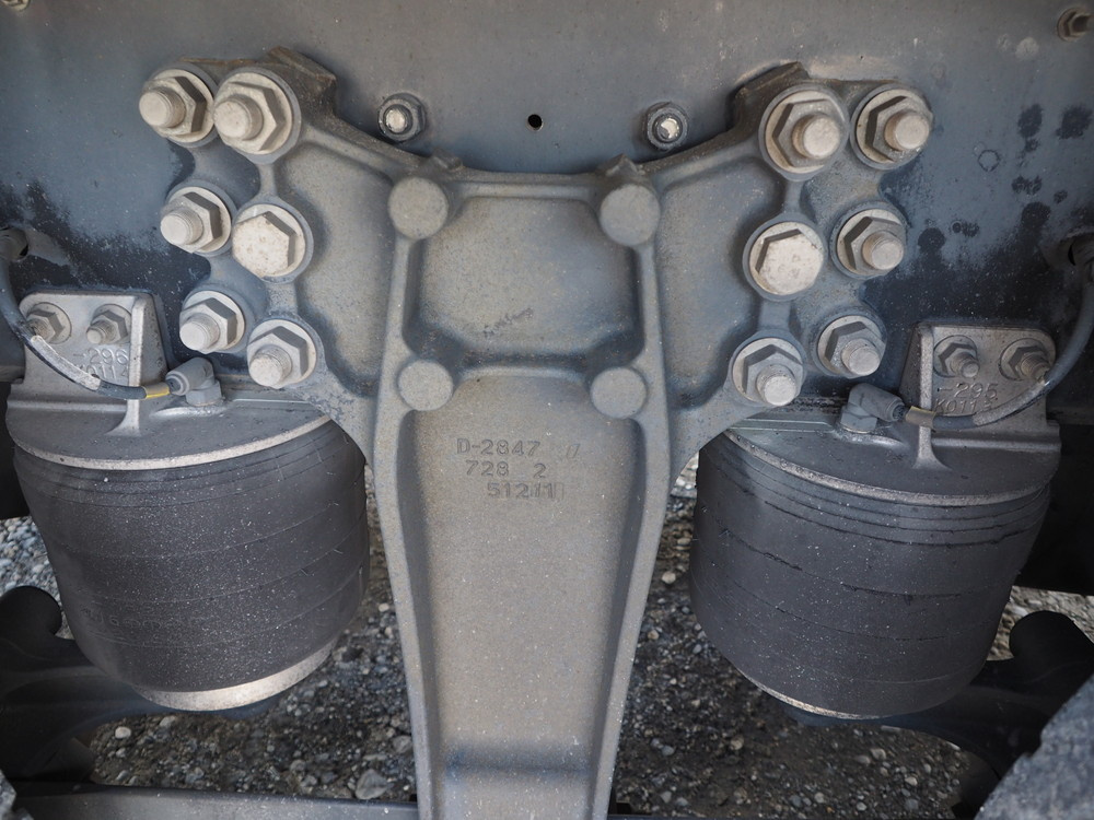 いすゞ ギガ ウイング車 大型 QKG-CYJ77B 年式 H28[写真49]