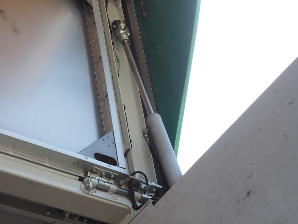 いすゞ ギガ ウイング車 大型 QKG-CYJ77A 年式 H25[写真18]