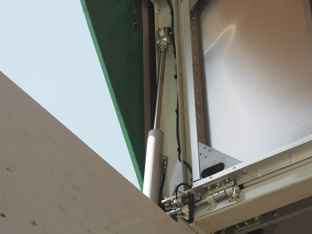 いすゞ ギガ ウイング車 大型 QKG-CYJ77A 年式 H25[写真23]