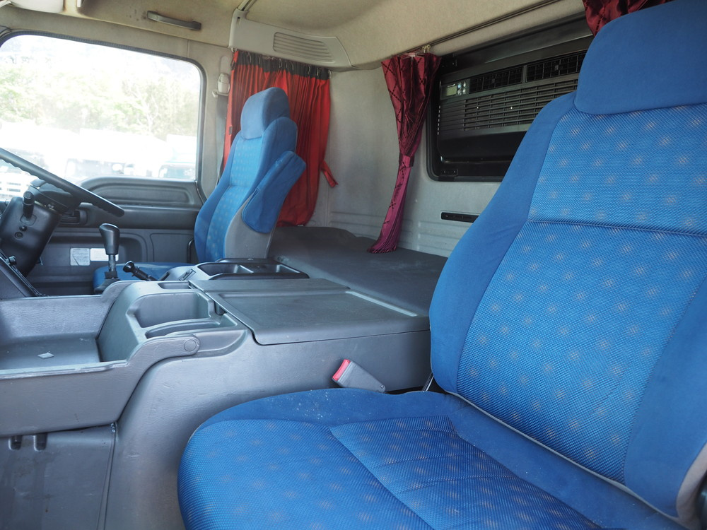 いすゞ ギガ ウイング車 大型 QKG-CYJ77A 年式 H25[写真47]