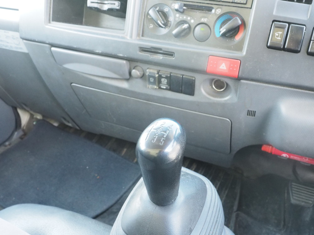 いすゞ エルフ バン車 小型 TKG-NLR85AN 年式 H26[写真24]