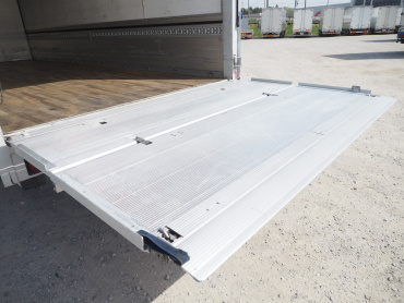 三菱ふそう ファイター ウイング車 中型 TKG-FK64F 年式 H26 [写真32]