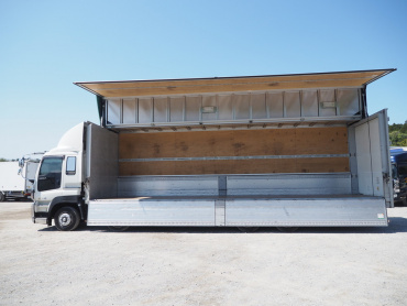 いすゞ ギガ ウイング車 大型 QKG-CYJ77A 年式 H27 [写真17]