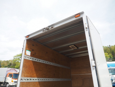 いすゞ エルフ バン車 小型 TKG-NLR85AN 年式 H25 [写真16]