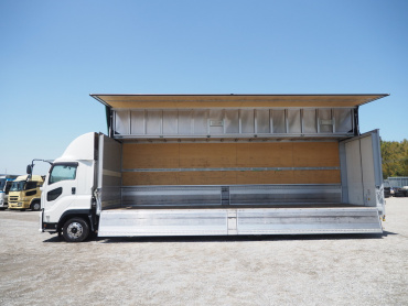 いすゞ ギガ ウイング車 大型 QKG-CYJ77B 年式 H28 [写真16]