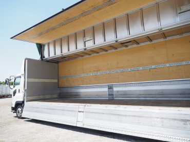 いすゞ ギガ ウイング車 大型 QKG-CYJ77B 年式 H28 [写真19]