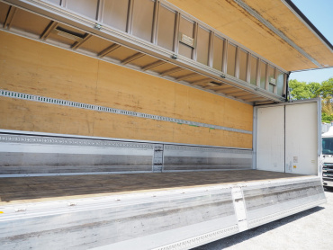 いすゞ ギガ ウイング車 大型 QKG-CYJ77B 年式 H28 [写真20]