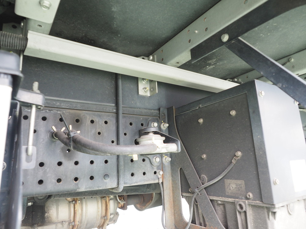 いすゞ エルフ ウイング車 小型 TKG-NPR85AN 年式 H25[写真48]