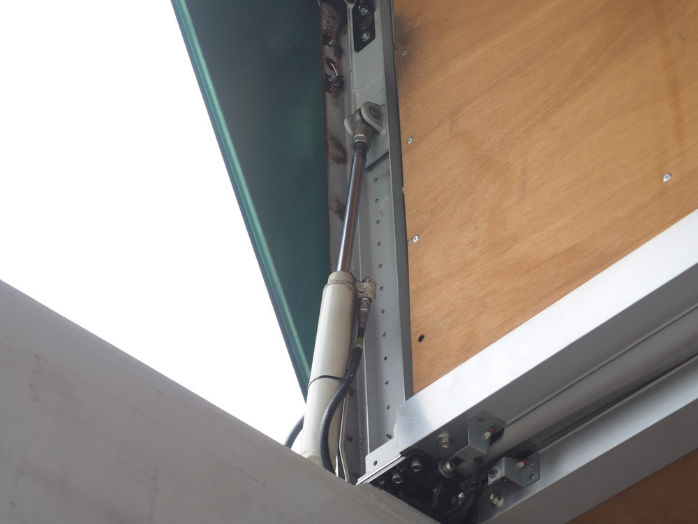 日野 グランドプロフィア ウイング車 大型 QKG-FW1EXBJ 年式 H25[写真17]