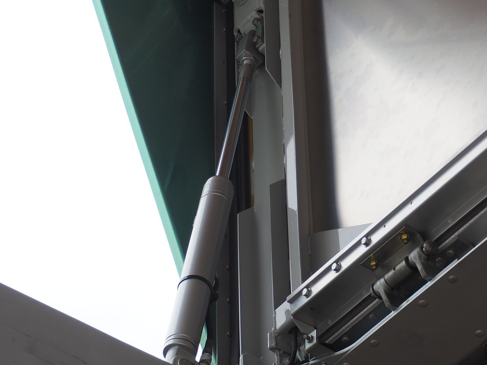 いすゞ ギガ ウイング車 大型 QKG-CYJ77A 年式 H26[写真23]