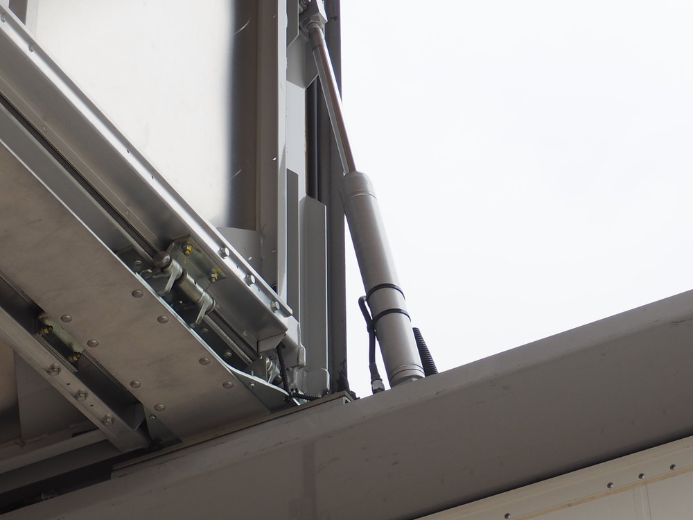 いすゞ ギガ ウイング車 大型 QKG-CYJ77A 年式 H26[写真24]