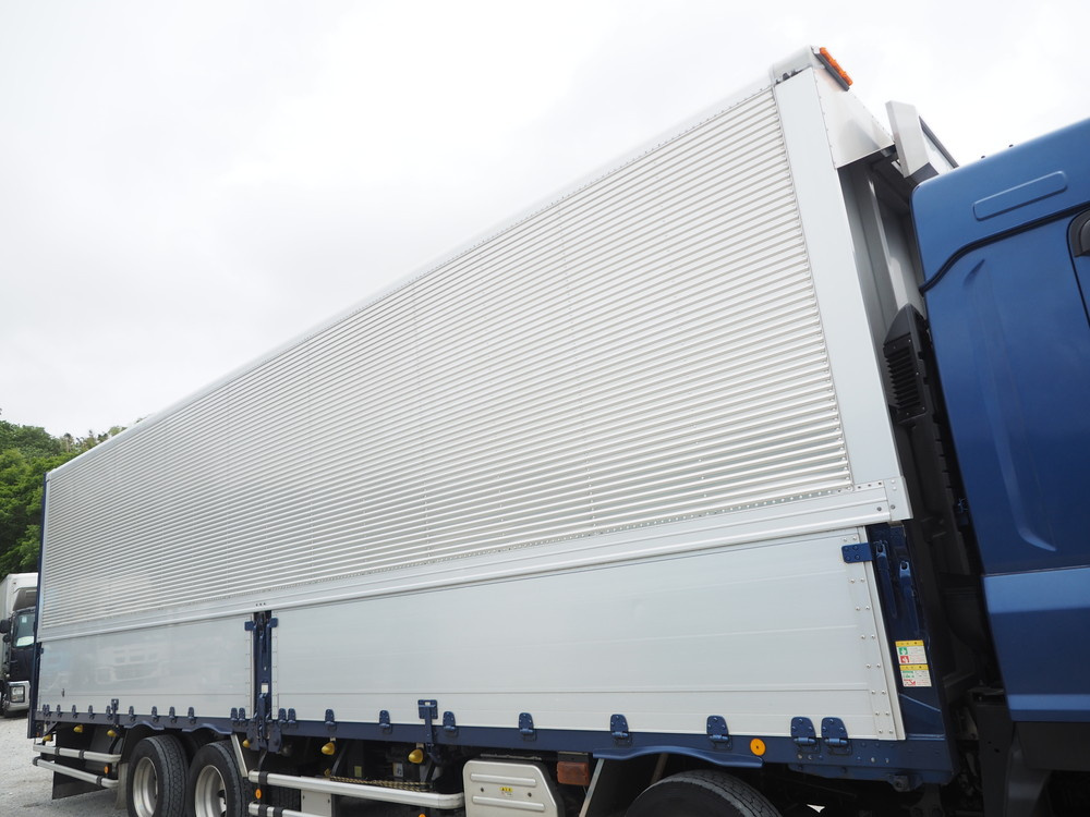 いすゞ ギガ ウイング車 大型 QKG-CYJ77B 年式 H28[写真11]