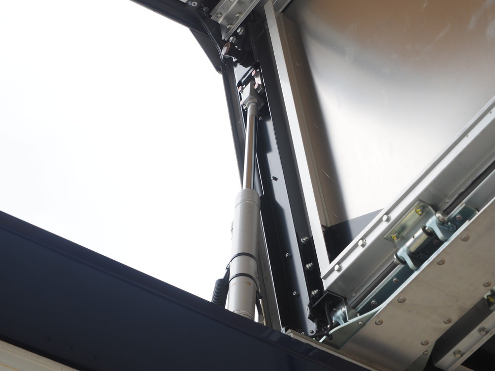 いすゞ ギガ ウイング車 大型 QKG-CYJ77B 年式 H28[写真15]