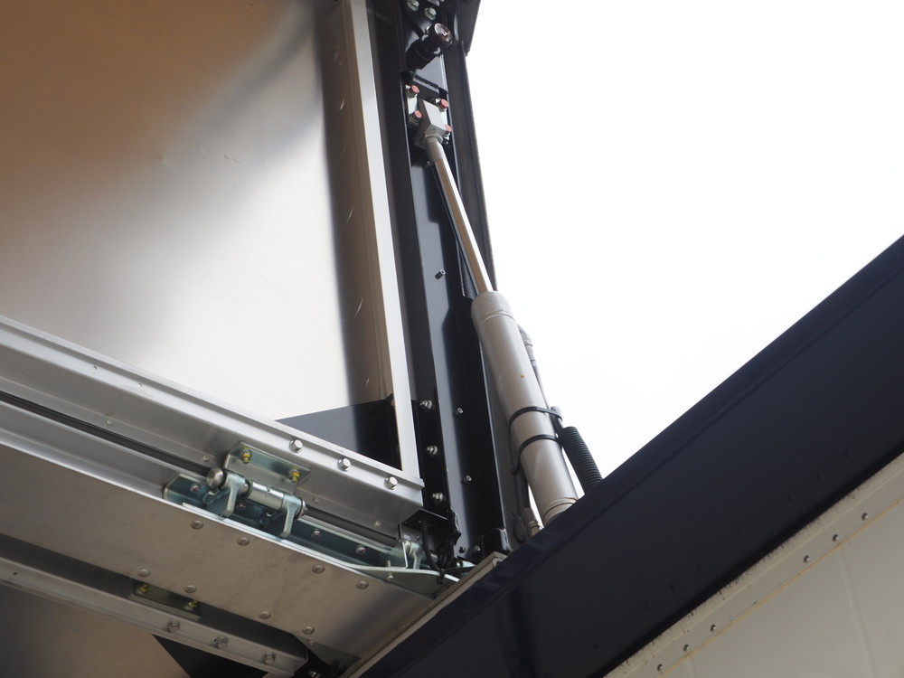 いすゞ ギガ ウイング車 大型 QKG-CYJ77B 年式 H28[写真21]