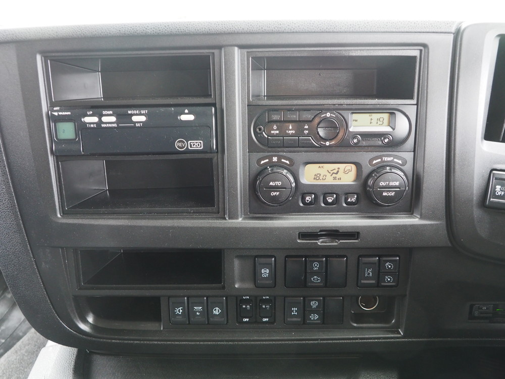 いすゞ ギガ ウイング車 大型 QKG-CYJ77B 年式 H28[写真36]