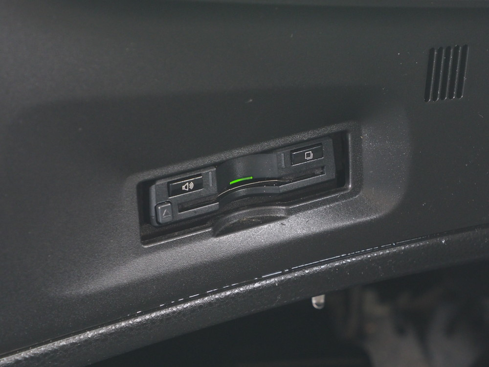 いすゞ ギガ ウイング車 大型 QKG-CYJ77B 年式 H28[写真38]