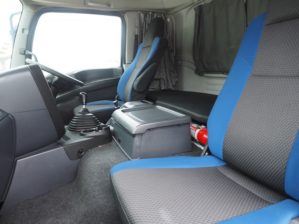 いすゞ ギガ ウイング車 大型 QKG-CYJ77B 年式 H28[写真42]