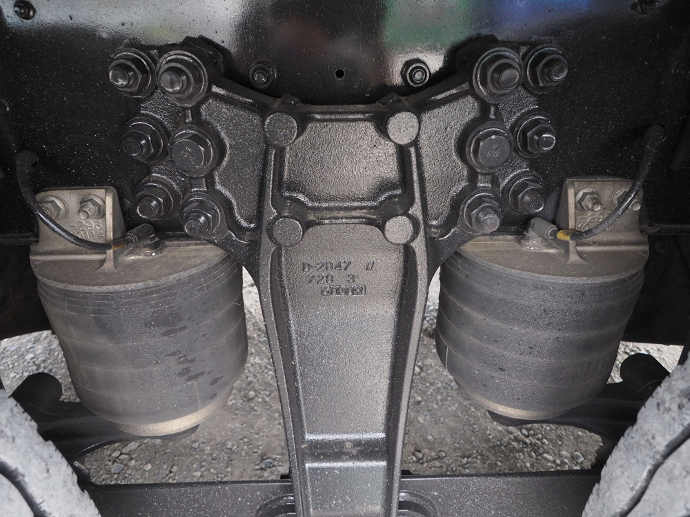 いすゞ ギガ ウイング車 大型 QKG-CYJ77B 年式 H28[写真44]