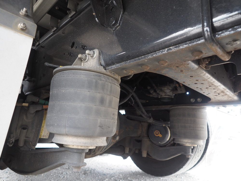 いすゞ ギガ ウイング車 大型 QKG-CYJ77B 年式 H28[写真45]