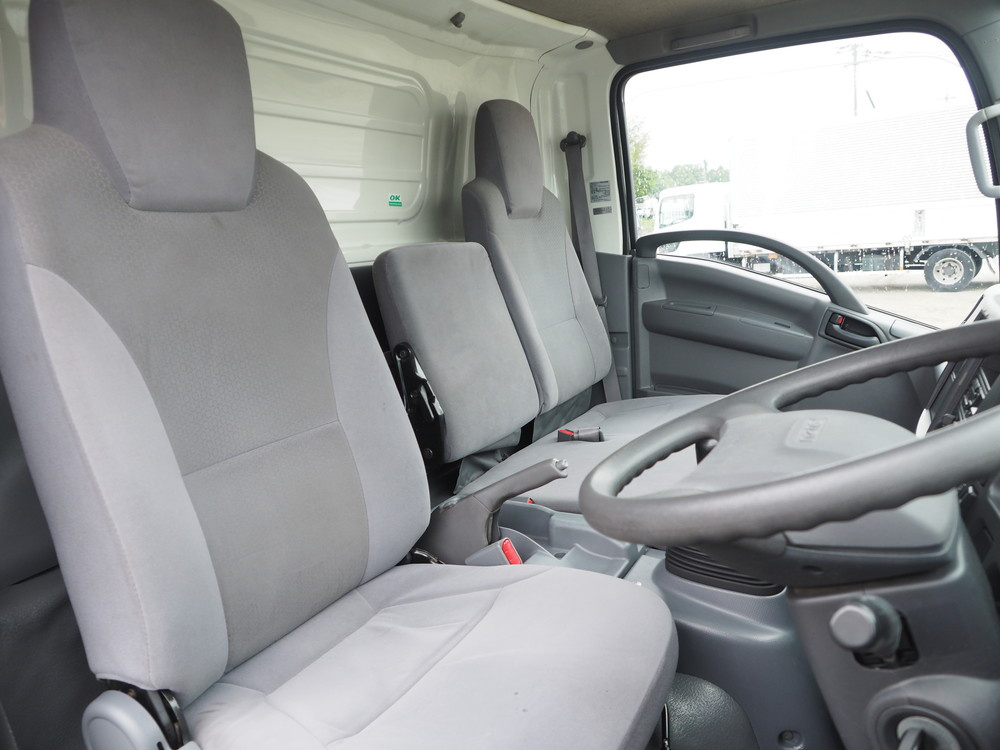 いすゞ エルフ バン車 小型 TPG-NPR85AN 年式 H28[写真26]