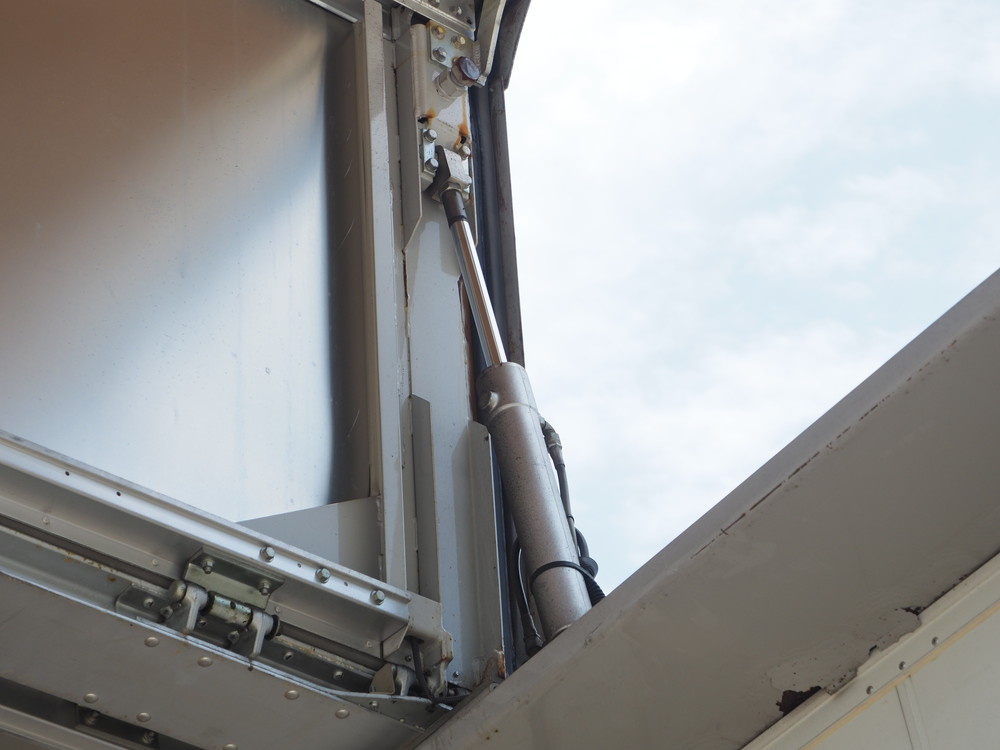 いすゞ ギガ ウイング車 大型 PDG-CYJ77W8 年式 H20[写真18]