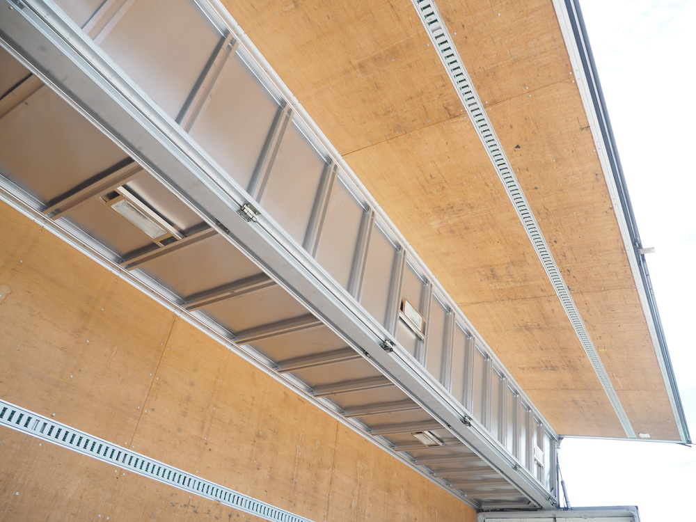 いすゞ ギガ ウイング車 大型 PDG-CYJ77W8 年式 H20[写真21]